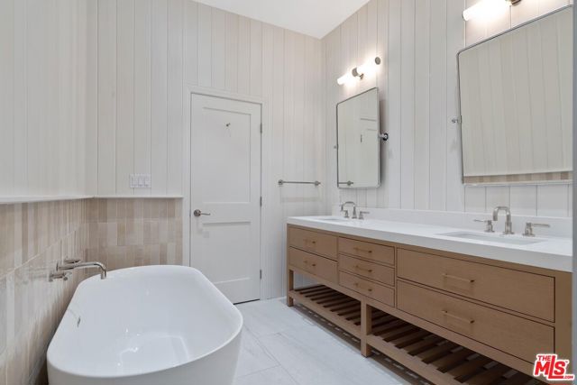 5705 Sunnyslope Avenue, Valley Glen CA: https://media.crmls.org/mediaz/7562f18d-b728-4025-9caa-bf067e741308.jpg