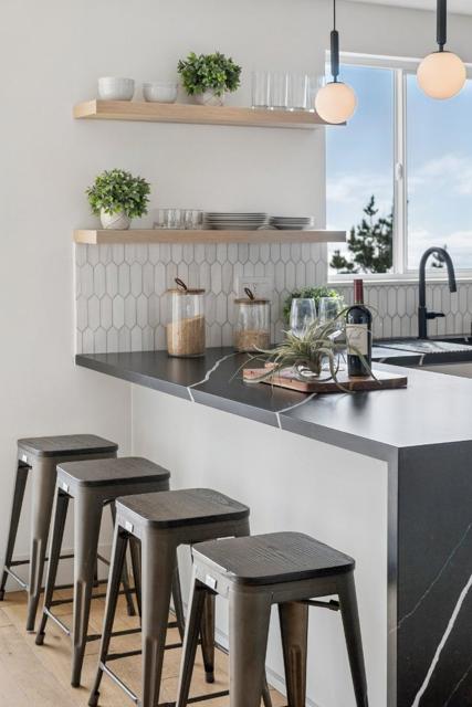 170 Beachview Avenue, Pacifica CA: https://media.crmls.org/mediaz/756335ba-eb77-42d7-b29c-e0c831bec0d9.jpg