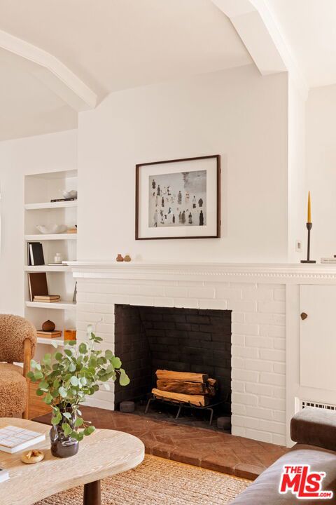 1068 Queen Anne Place, Los Angeles CA: https://media.crmls.org/mediaz/75635f1a-48bd-4d15-94e8-c7681018c1b5.jpg