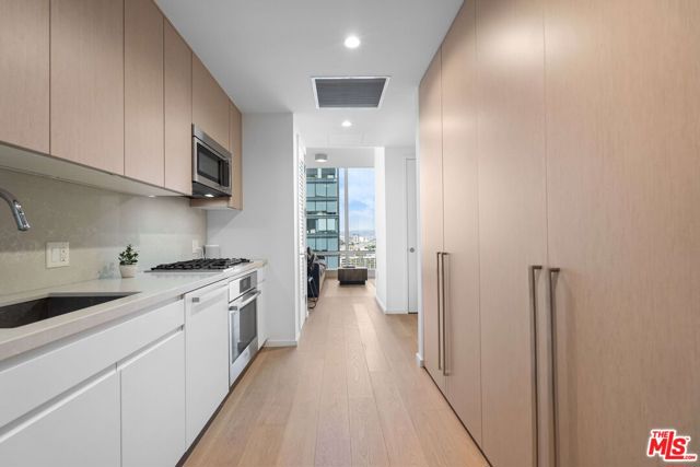 877 Francisco Street, Los Angeles CA: https://media.crmls.org/mediaz/75645f59-dafc-4c7a-b4f0-34b3ae87465e.jpg
