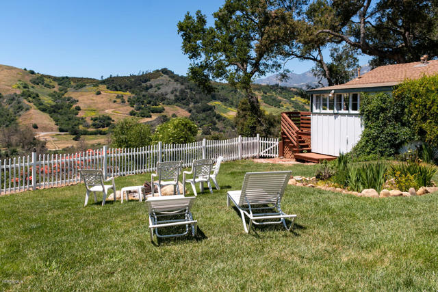 250 Verde Oak Drive, Oak View CA: https://media.crmls.org/mediaz/75647803-813d-4df9-8314-850a79fa02cf.jpg