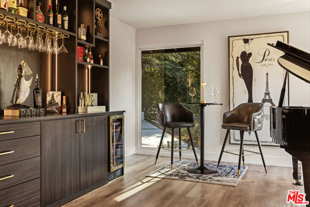 4430 Natoma Avenue, Woodland Hills CA: https://media.crmls.org/mediaz/75647b3e-a8e2-4e1f-8ae4-50a854571c50.jpg