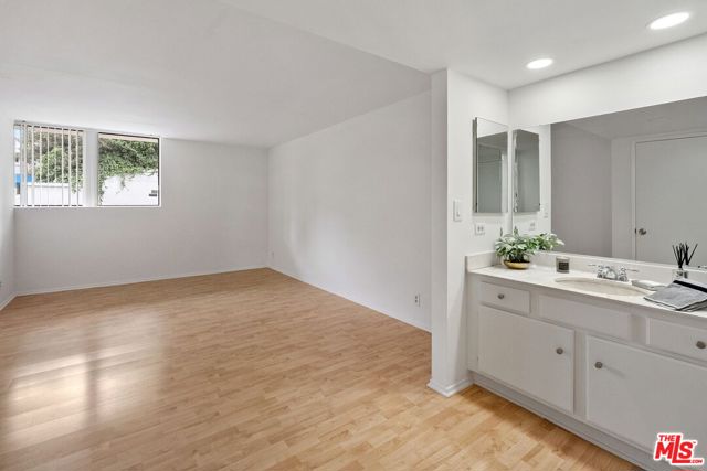 10535 Wilshire Boulevard, Los Angeles CA: https://media.crmls.org/mediaz/75647cf8-bf29-4e23-8987-b587f1d43313.jpg