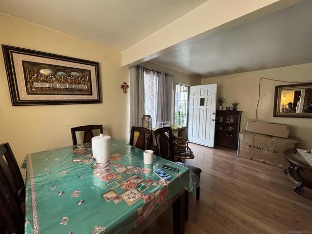 4046 4048 Eta St, San Diego CA: https://media.crmls.org/mediaz/756484a3-f451-4e07-ade3-b8805d8d4af2.jpg