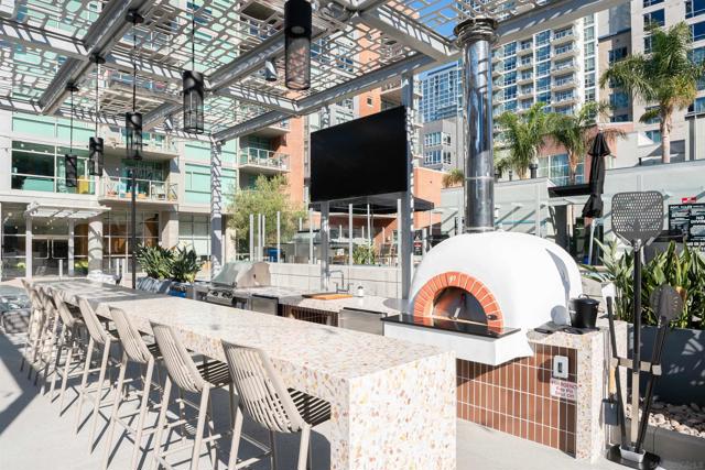 800 The Mark Ln, San Diego CA: https://media.crmls.org/mediaz/7564ab41-c88a-4bca-9ae0-af1e5b46ae16.jpg
