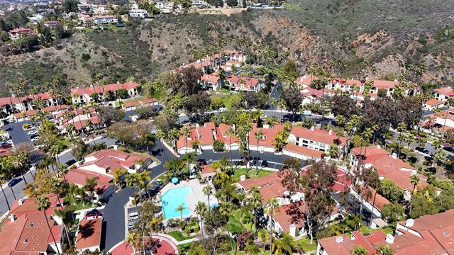 3116 Vista Bonita, Carlsbad CA: https://media.crmls.org/mediaz/75652970-86a6-4b72-8714-b3753931ba67.jpg