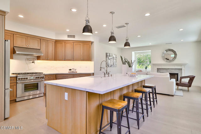 3327 Olivegrove Place, Thousand Oaks CA: https://media.crmls.org/mediaz/75659a11-dab2-4f44-8706-543b87168f2e.jpg