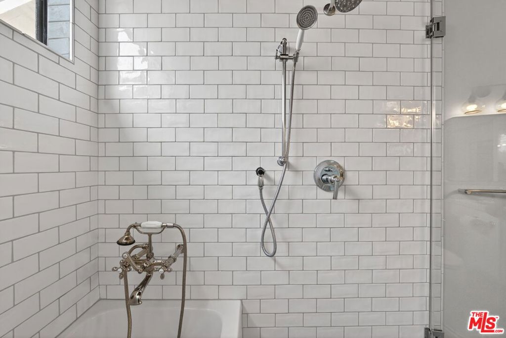 https://media.crmls.org/mediaz/7565f021-c8fd-42cd-920f-48ce7e0df507.jpg?preset=X-Large