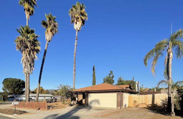 Detail Gallery Image 2 of 3 For 1938 Paradise St., Escondido,  CA 92026 - 3 Beds | 2 Baths