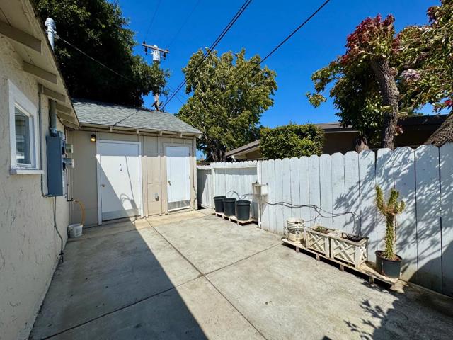 3801 Pacific Boulevard, San Mateo CA: https://media.crmls.org/mediaz/7566e2a6-55bb-49ee-871b-8a51e8a425b5.jpg