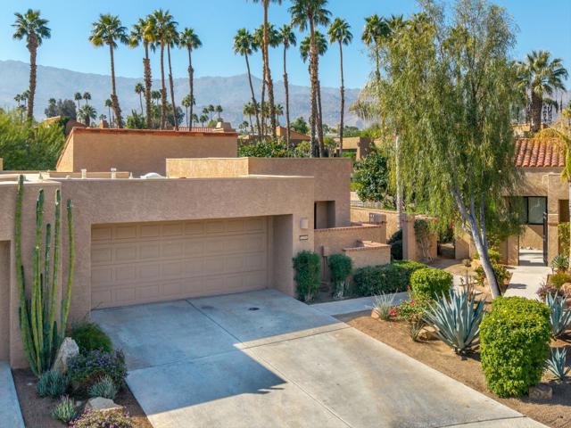 48629 Sundrop Court, Palm Desert CA: https://media.crmls.org/mediaz/756708bc-1d4a-41e1-8bd8-b326b11e8f2a.jpg