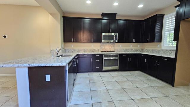 357 Cortona Way, Brentwood CA: https://media.crmls.org/mediaz/75671b03-fc49-4689-a3f2-e842a165fee3.jpg