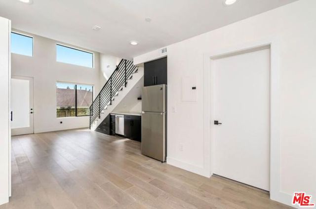 321 N Bixel Street, Los Angeles CA: https://media.crmls.org/mediaz/756738e5-a1a4-4168-93d3-9457b740dd1e.jpg
