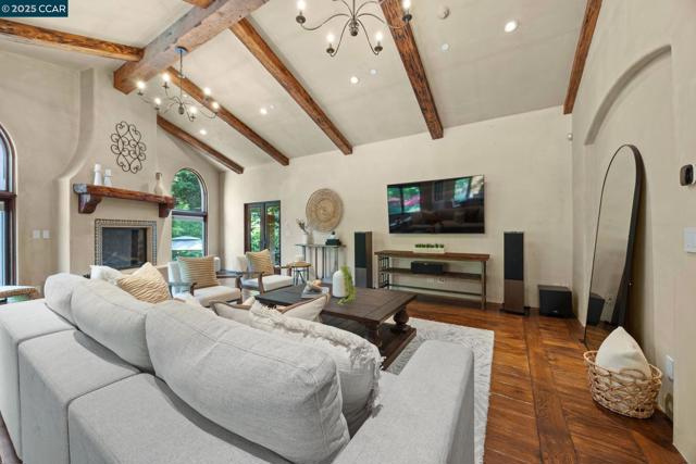 80 Rheem Blvd, Orinda CA: https://media.crmls.org/mediaz/75679937-4530-41ed-a60e-f35c8e9a6793.jpg