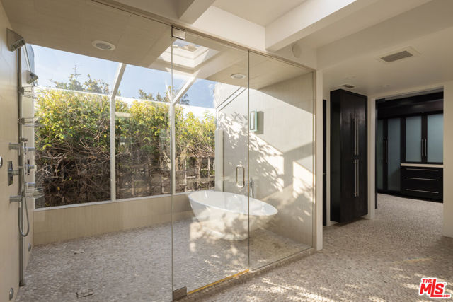 Image 19 of 32 For 31522 Broad Beach Road