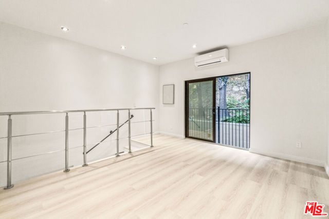 2315 Loma Vista Place, Los Angeles CA: https://media.crmls.org/mediaz/756808d9-b839-4ae1-9b3f-ef17416f75c7.jpg