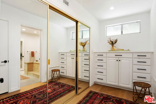 17237 Quesan Place, Encino CA: https://media.crmls.org/mediaz/756849c5-f1d9-4e6a-9161-7d83938aa414.jpg