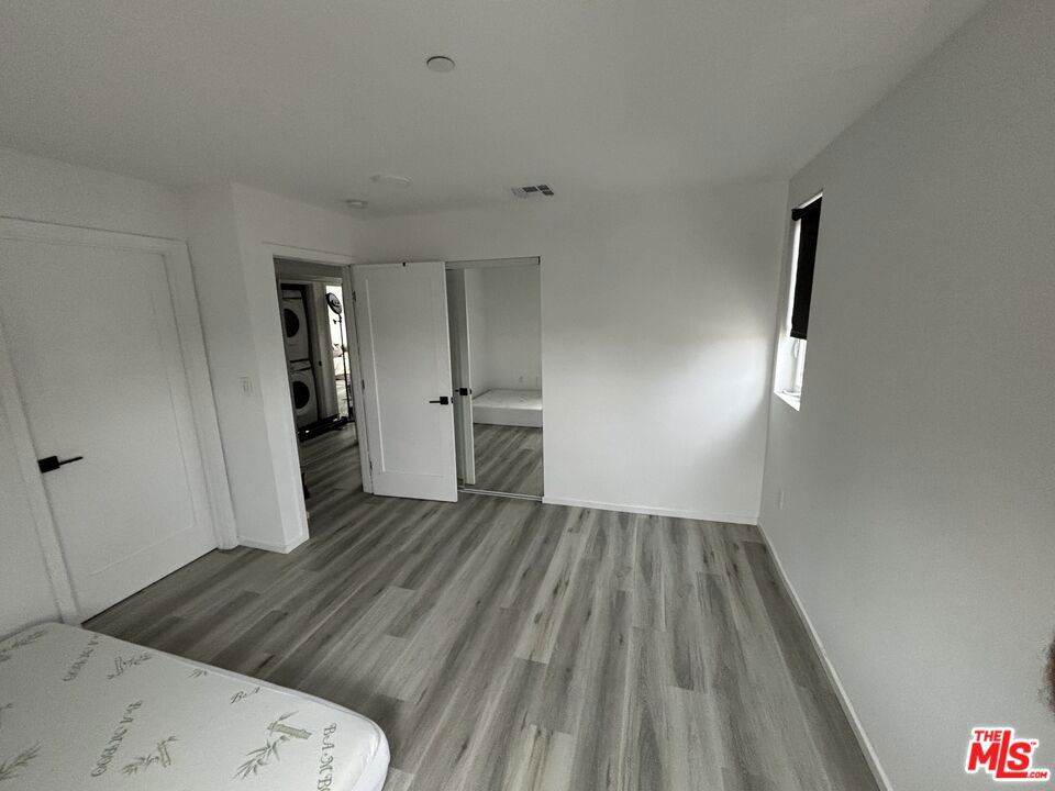 1/2 N Alexandria Avenue