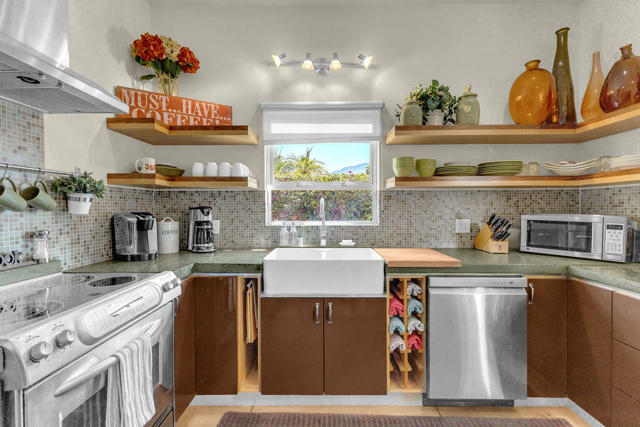 53945 Eisenhower Drive, La Quinta CA: https://media.crmls.org/mediaz/75688049-3c7c-4170-82b1-18aa5cd32049.jpg