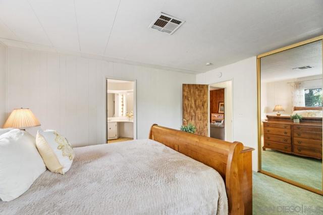 2250 N Broadway, Escondido CA: https://media.crmls.org/mediaz/75694001-444a-49e9-9f2a-5e847d2e3cb2.jpg