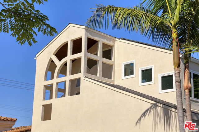 426 S Swall Drive, Beverly Hills CA: https://media.crmls.org/mediaz/7569aeff-f7fa-409c-b3c8-487de83bac4b.jpg