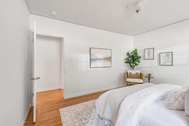 25 Overlake Court, Oakland CA: https://media.crmls.org/mediaz/7569bbaf-3fb4-4af5-9894-bbba11f3da78.jpg