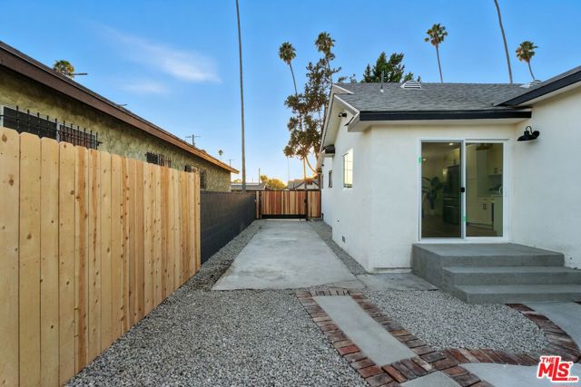 4340 2nd Avenue, Los Angeles CA: https://media.crmls.org/mediaz/7569f111-9851-4bc7-99df-ff2de5409642.jpg