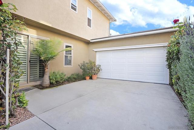 2361 porch swing st, Chula Vista CA: https://media.crmls.org/mediaz/756a936b-80f6-42f1-af27-9e33634c4493.jpg