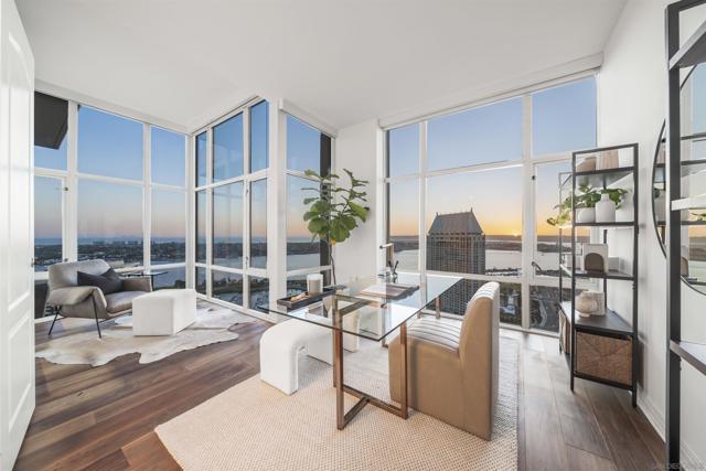 550 Front St, San Diego CA: https://media.crmls.org/mediaz/756ade29-79f6-4646-8248-6713f1a83d62.jpg