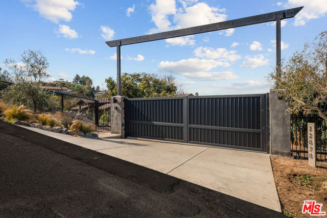 32070 Via Vera, Bonsall CA: https://media.crmls.org/mediaz/756b241d-c186-4510-ad7f-60ce28d0761e.jpg