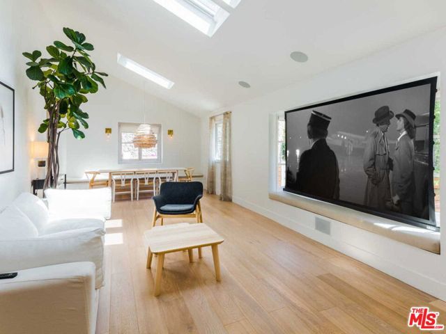 3279 Ledgewood Drive, Los Angeles CA: https://media.crmls.org/mediaz/756bae64-7457-48b6-b43a-e479f9d2d460.jpg