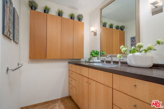3480 Barham Boulevard, Los Angeles CA: https://media.crmls.org/mediaz/756bed5b-4ad2-4d9b-ab73-c56c3f2d8c91.jpg
