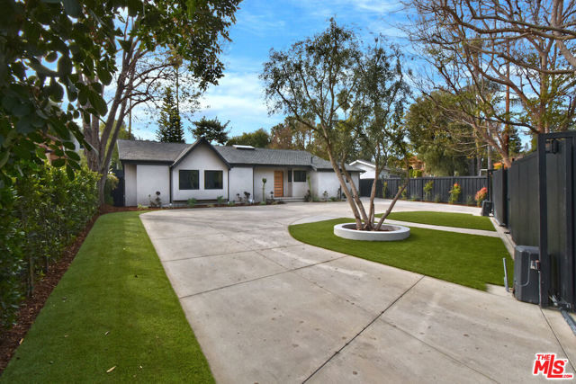 4512 Libbit Avenue, Encino CA: https://media.crmls.org/mediaz/756c1072-632f-4439-a652-cc84f564ce1b.jpg