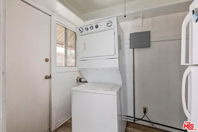 1844 Leighton Avenue, Los Angeles CA: https://media.crmls.org/mediaz/756cc9bf-a32f-4cda-b821-9762aff3f73a.jpg