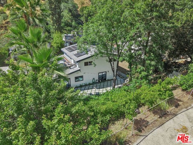 17149 Clemons Drive, Encino CA: https://media.crmls.org/mediaz/756cd3da-6340-44a6-a0ac-36e1f7f16a08.jpg