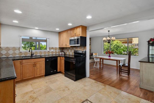 5448 Noah Way, San Diego CA: https://media.crmls.org/mediaz/756cd5d5-319d-4568-b509-46245ad6c0cc.jpg