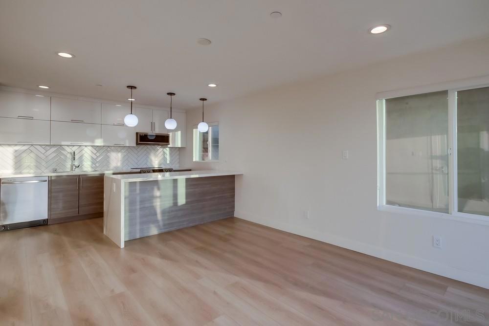 MLS #250032138SD img 53