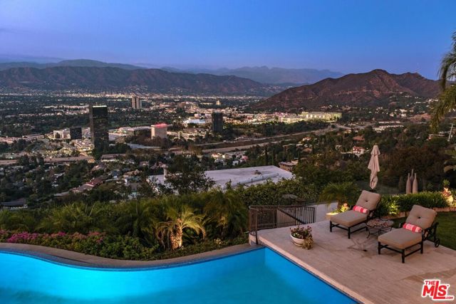 7833 Torreyson Drive, Los Angeles CA: https://media.crmls.org/mediaz/756dffd9-5de3-4c01-9384-d9a10f1d8702.jpg