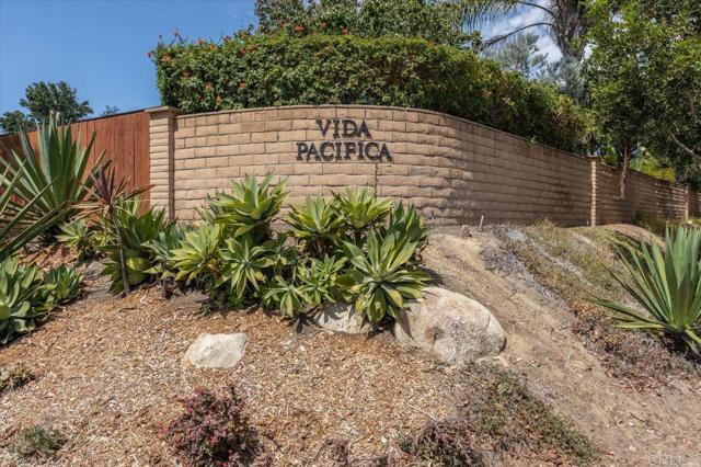 1977 Country Grove Lane, Encinitas CA: https://media.crmls.org/mediaz/756ef991-b129-449b-8682-89a7489c0b0c.jpg