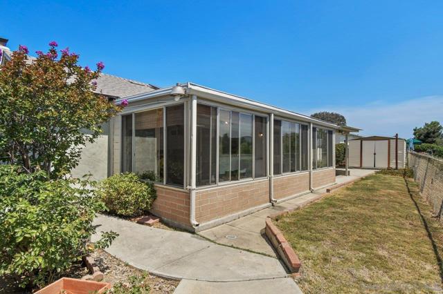 9633 Pebble Beach Dr, Santee CA: https://media.crmls.org/mediaz/756fba63-b81c-437f-8d55-7d4d24a1f398.jpg