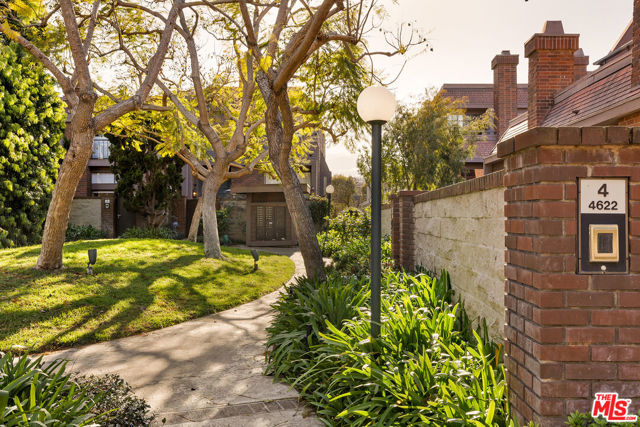 4622 Glencoe Avenue, Marina del Rey CA: https://media.crmls.org/mediaz/756ffbae-513d-4f24-85fa-504e7d01142f.jpg