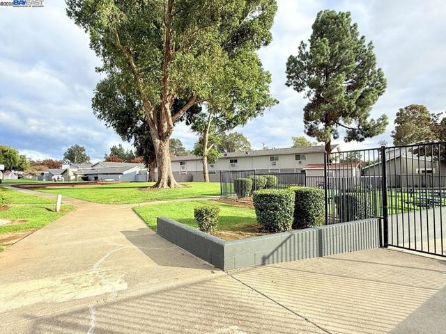 68 El Toro Ct, Fairfield CA: https://media.crmls.org/mediaz/75701efd-15ab-4fee-8855-2b592077952d.jpg