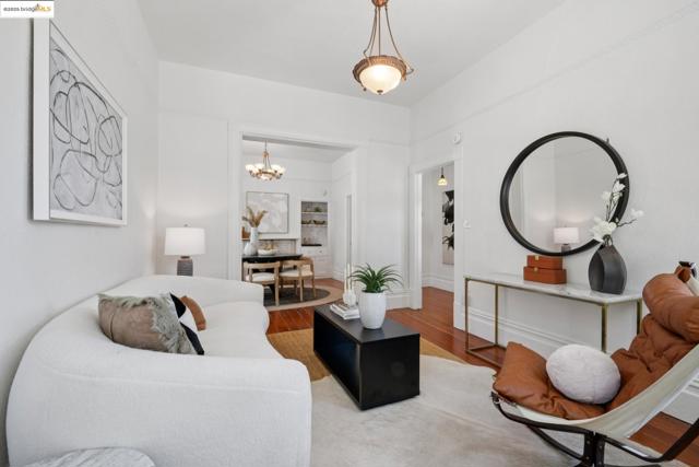 3116 Harrison St, Oakland CA: https://media.crmls.org/mediaz/75702594-ea5f-4a56-9580-bc595ded8307.jpg