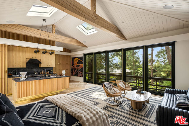 900 Napoli Drive, Pacific Palisades CA: https://media.crmls.org/mediaz/75702e35-6d5c-4e32-ab60-14e7c2e1506f.jpg