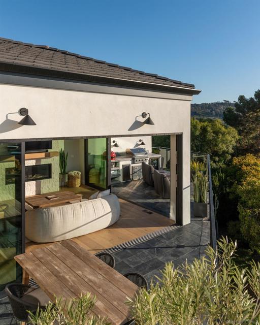 12994 Via Esperia, Del Mar CA: https://media.crmls.org/mediaz/75711806-0a87-4815-8368-34ccd116d676.jpg