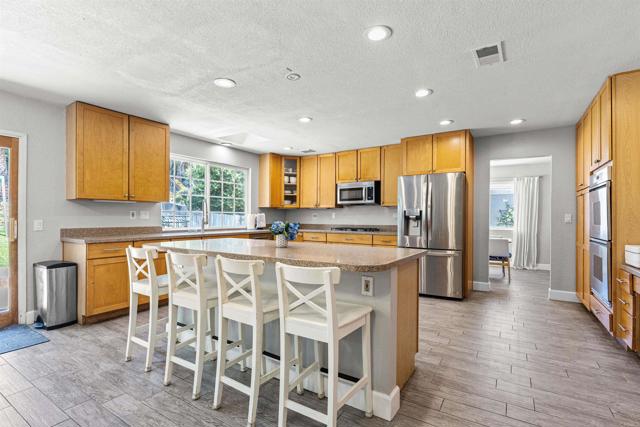 Detail Gallery Image 6 of 38 For 1754 Hill Top Ln, Encinitas,  CA 92024 - 4 Beds | 2/1 Baths
