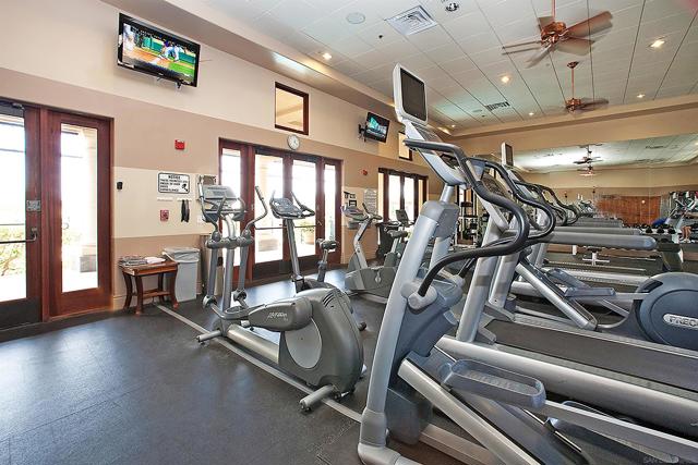 2788 Villas Way, San Diego CA: https://media.crmls.org/mediaz/75715a40-0c46-4a47-b129-18741be1ec08.jpg