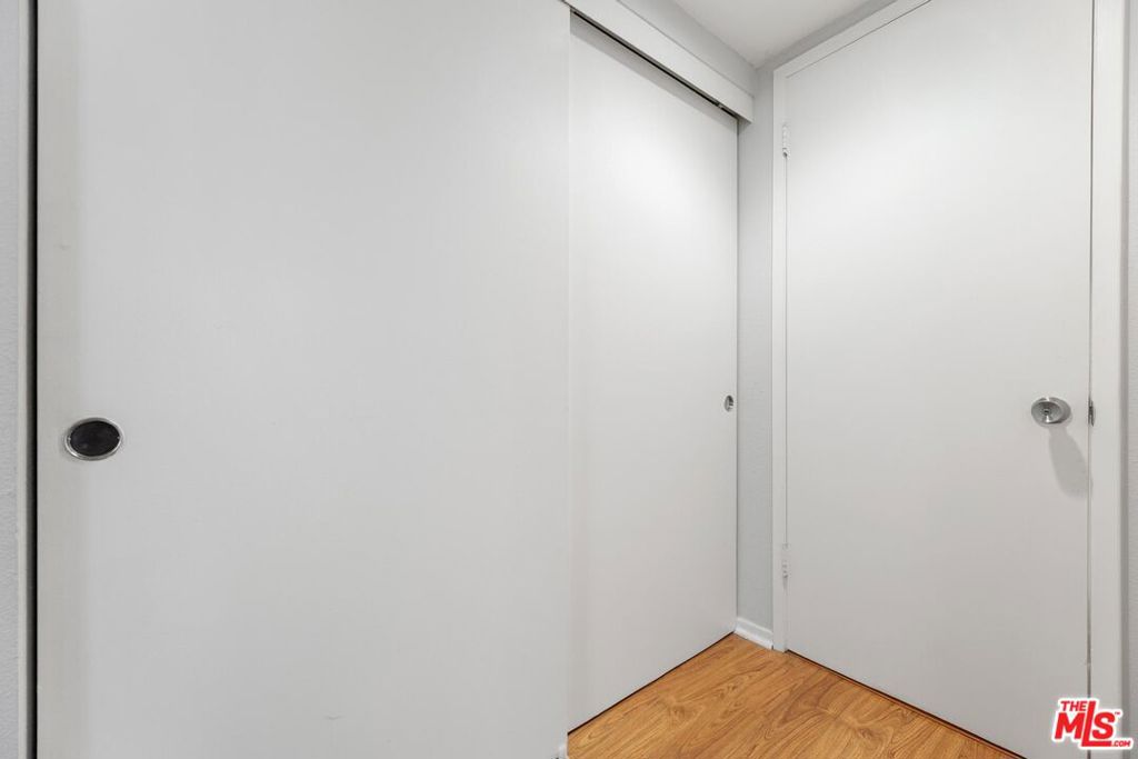 https://media.crmls.org/mediaz/757187cc-0cea-4f9b-9a15-da60de956657.jpg?preset=X-Large