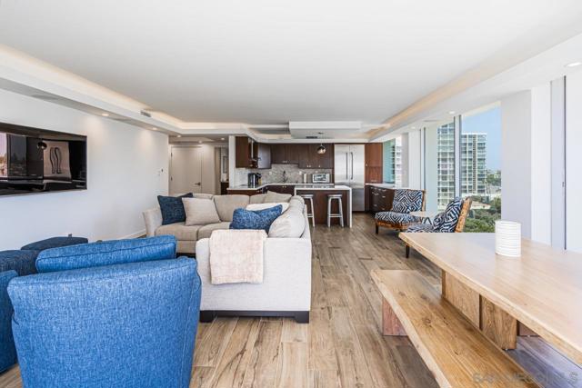 1760 Avenida Del Mundo, Coronado CA: https://media.crmls.org/mediaz/7571ac14-9bda-4da1-bb9e-7aec08a0ecf1.jpg