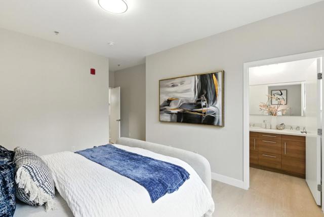 866 Altaire Walk, Palo Alto CA: https://media.crmls.org/mediaz/757251b0-5edc-42e0-9087-93e09e33f5fb.jpg